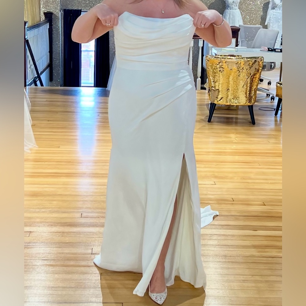 SIMPLE STRAPLESS COLUMN DRESS WITH SIDE SLIT